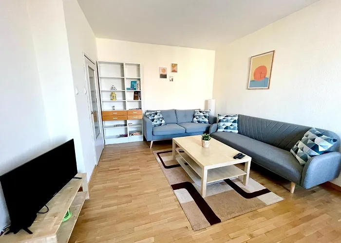 2-bdr Flat Near The Mall, Spacious & Cozy By Flat Mаnager *