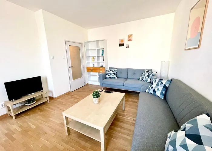 Apartment 2-bdr Flat Near The Mall, Spacious & Cozy By Flat Mаnager