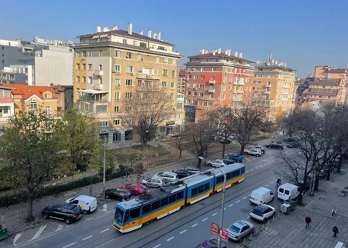 Apartment 2-bdr Flat Near The Mall, Spacious & Cozy By Flat Mаnager